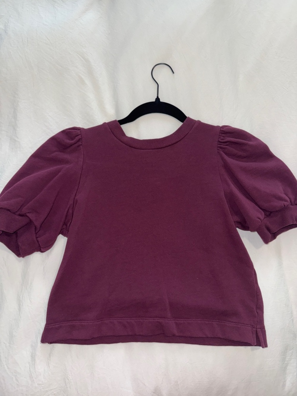 H&M Short-Sleeved Puff-Sleeve Blouse Top in burgundy/dark berry - Women’s